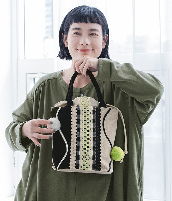 Pompom Zomia drawstring バッグ(ライムグリーン)