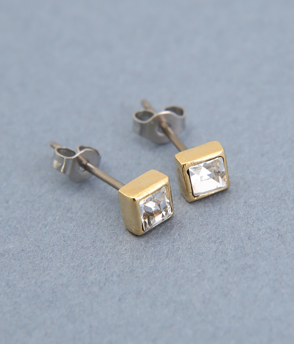 sparkly small square　ピアス(A・ゴールド)