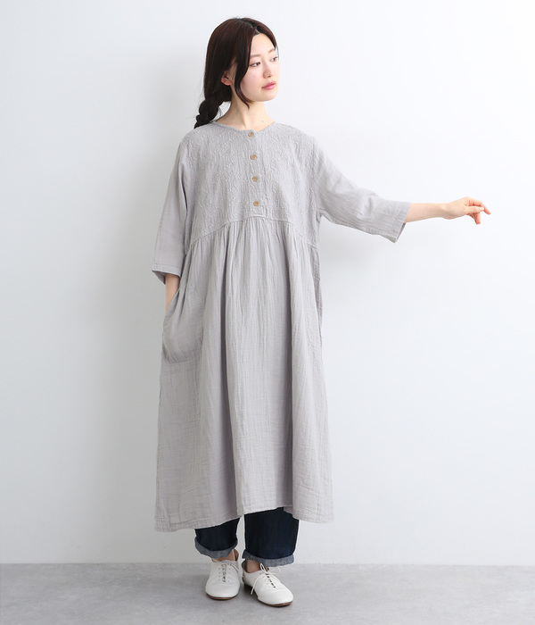 Wガーゼ小花刺繍胸切替ワンピース(A・ライトグレー)