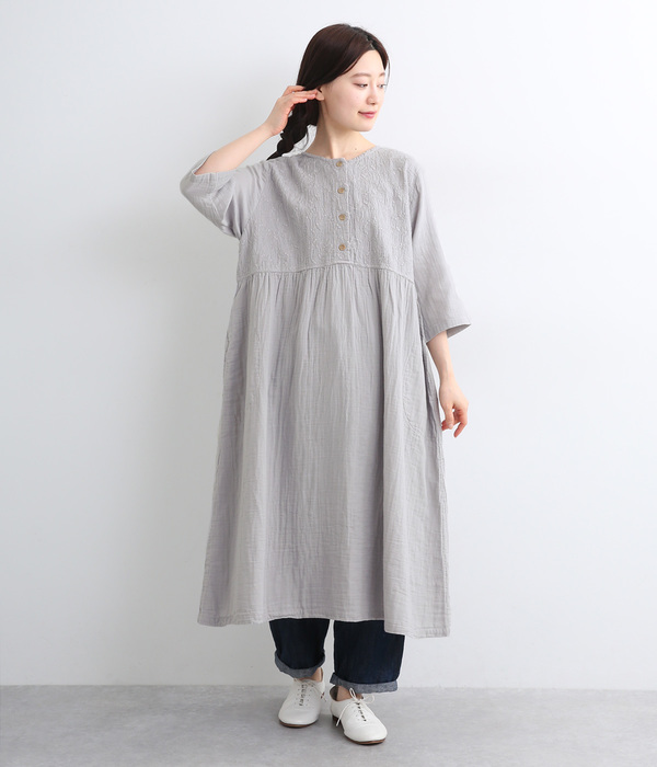 Wガーゼ小花刺繍胸切替ワンピース(A・ライトグレー)