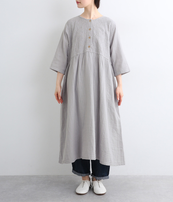 Wガーゼ小花刺繍胸切替ワンピース(A・ライトグレー)