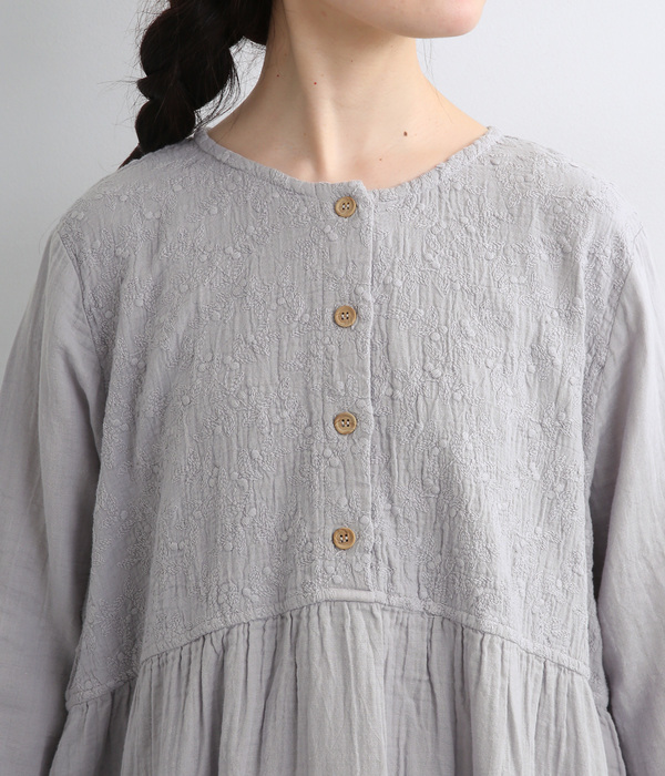 Wガーゼ小花刺繍胸切替ワンピース(A・ライトグレー)
