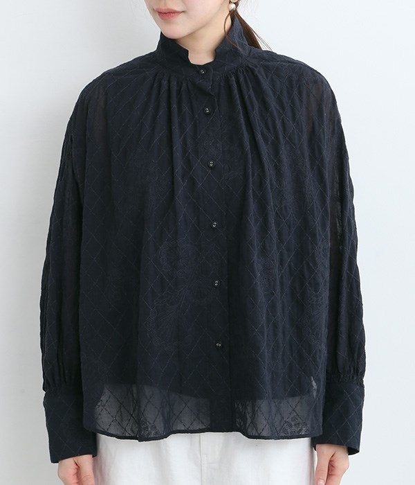 コットンボイルキルティング風刺繍 スタンドカラーシャツ(B・ネイビー系)