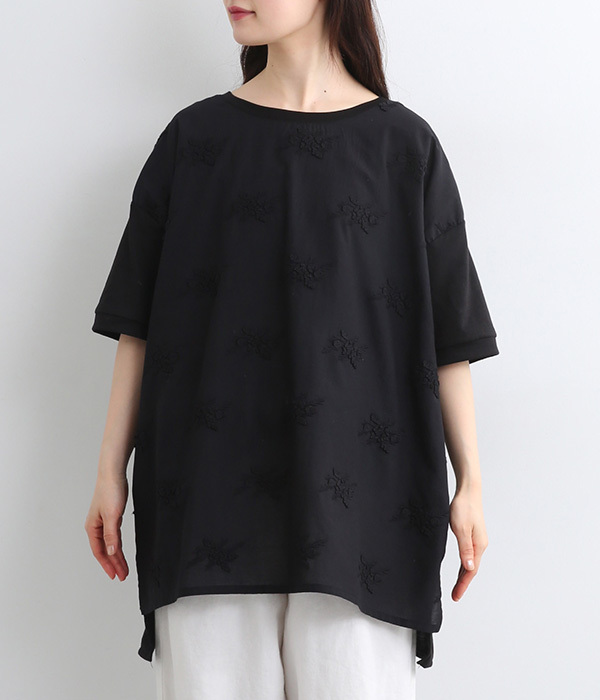 立体花柄刺繍異素材切替プルオーバー(C・ブラック)