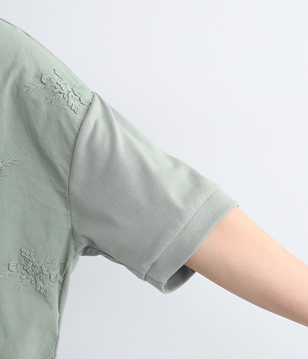 立体花柄刺繍異素材切替プルオーバー(C・ブラック)