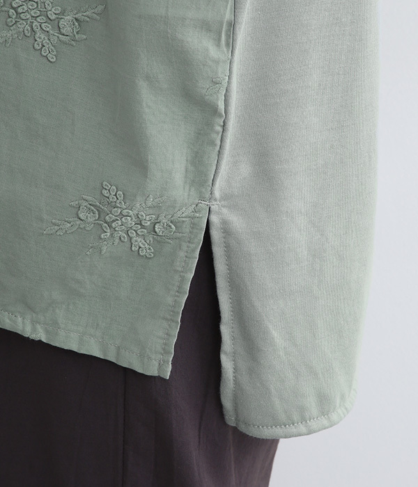 立体花柄刺繍異素材切替プルオーバー(C・ブラック)