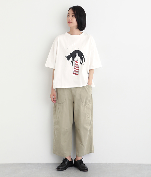抱っこされる猫Tシャツ(A・ホワイト)