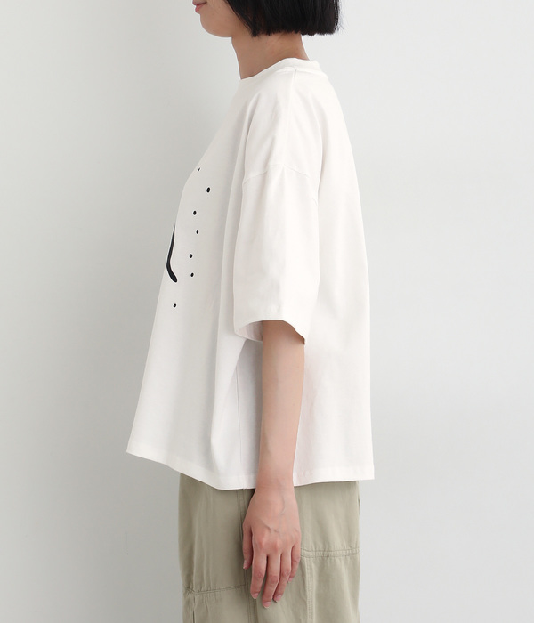 抱っこされる猫Tシャツ(A・ホワイト)