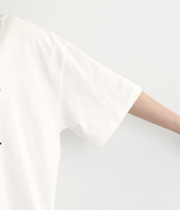 抱っこされる猫Tシャツ(A・ホワイト)