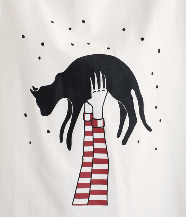抱っこされる猫Tシャツ(A・ホワイト)