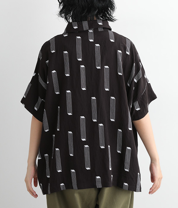 幾何学柄襟付きワイドシャツ(C・ブラック)