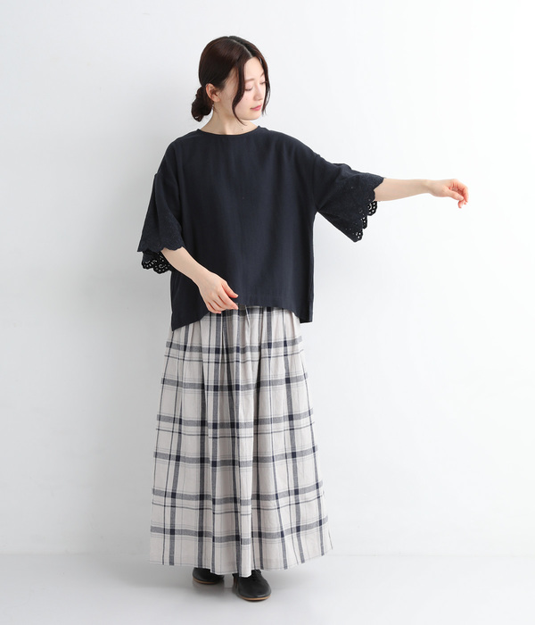 コットンリネン スカラップ刺繍ブラウス(B・ネイビー)
