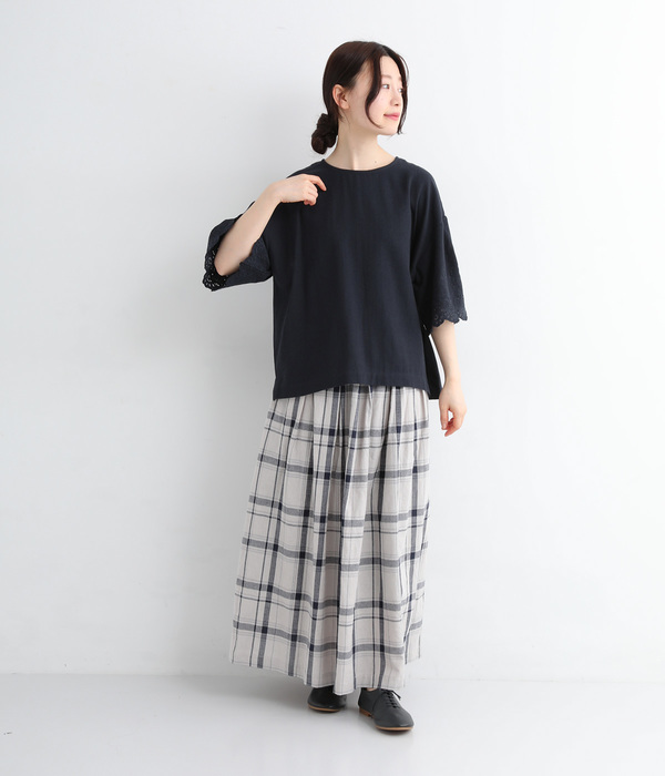 コットンリネン スカラップ刺繍ブラウス(B・ネイビー)