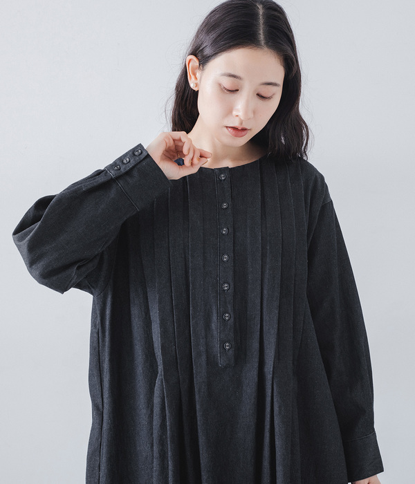 【別注】くるみボタンとピンタックのギャザーワンピース(A・インディゴデニム)
