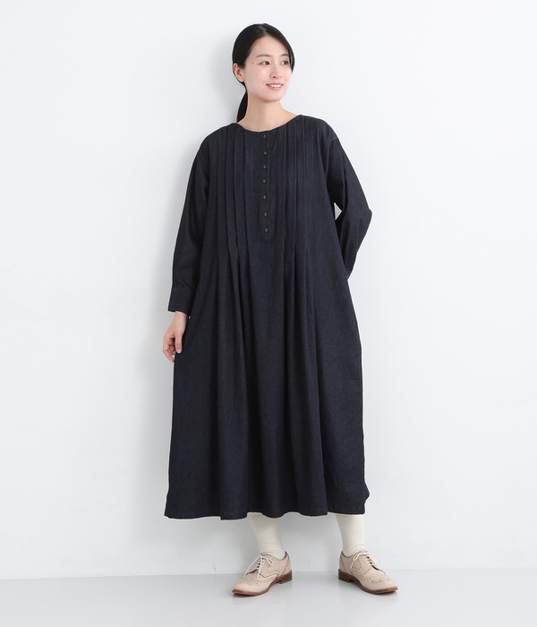 【別注】くるみボタンとピンタックのギャザーワンピース(A・インディゴデニム)