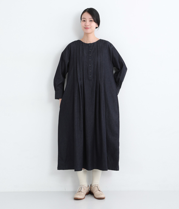 【別注】くるみボタンとピンタックのギャザーワンピース(A・インディゴデニム)