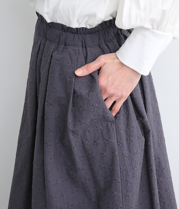 コットン花柄刺繍スカート(B・ブラック)