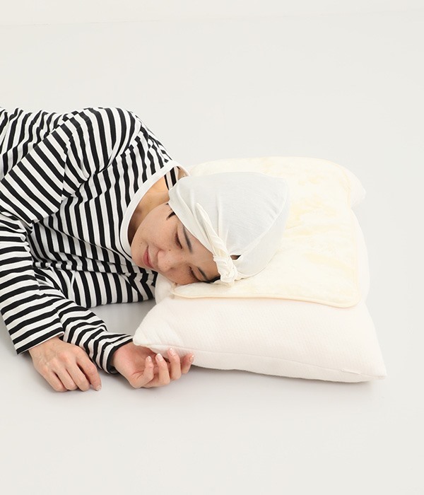 【おやすみケア】思わず頬ずりしたくなる　シルクの枕カバー(カラー1)