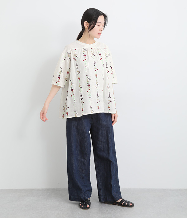 コットン花ストライプ総柄刺繍ブラウス(A・アイボリー)