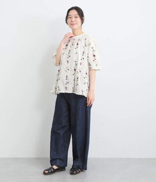 コットン花ストライプ総柄刺繍ブラウス(A・アイボリー)