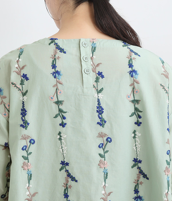 コットン花ストライプ総柄刺繍ブラウス(A・アイボリー)