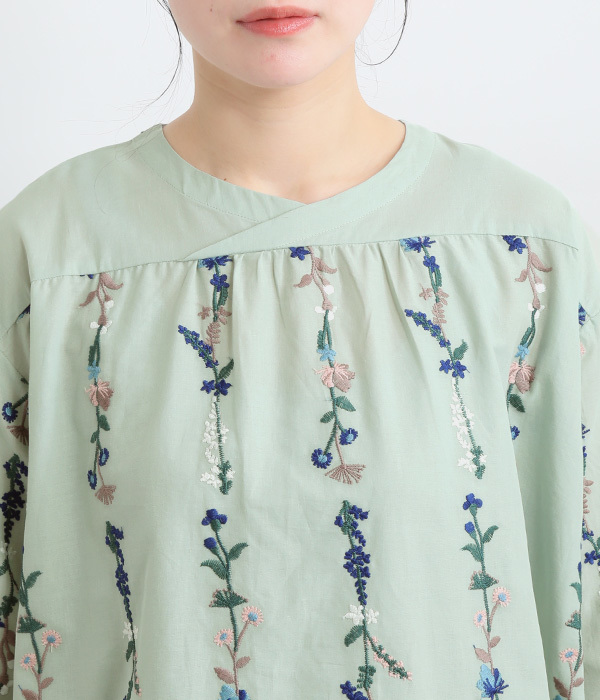 コットン花ストライプ総柄刺繍ブラウス(A・アイボリー)