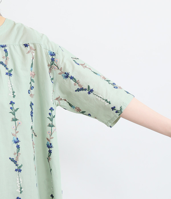 コットン花ストライプ総柄刺繍ブラウス(A・アイボリー)