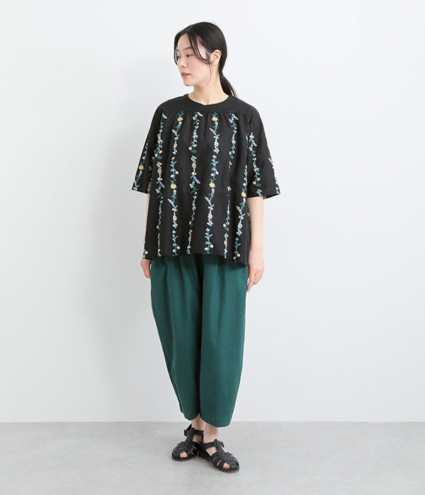 コットン花ストライプ総柄刺繍ブラウス(A・アイボリー)