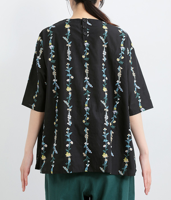 コットン花ストライプ総柄刺繍ブラウス(B・ブラック)【新入荷
