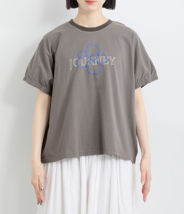 コットンさらさら天竺花とロゴのプリントドルマンＴシャツ(B・チャコールグレー)