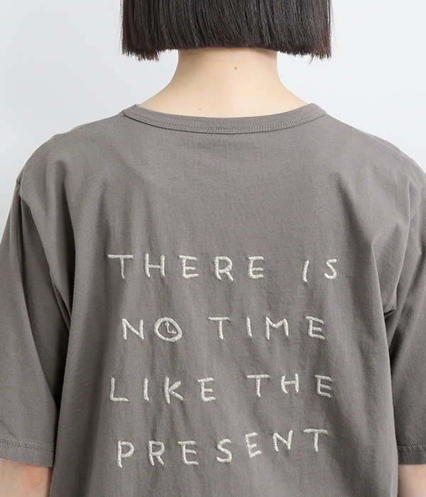 コットンさらさら天竺ピスネーム付きロゴ刺繍Ｔシャツ(B・チャコールグレー)