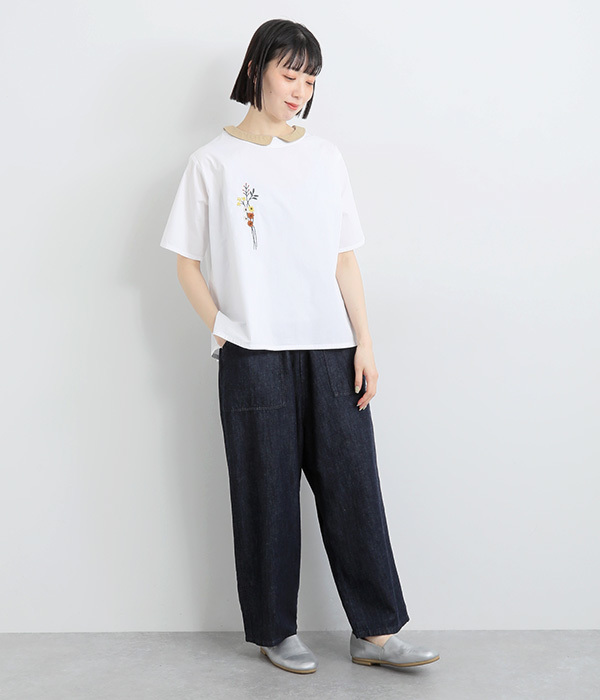 コットンシャンブレー花刺繍ブラウス(A・ホワイト)
