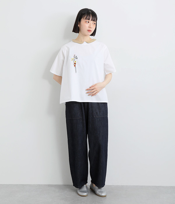 コットンシャンブレー花刺繍ブラウス(A・ホワイト)