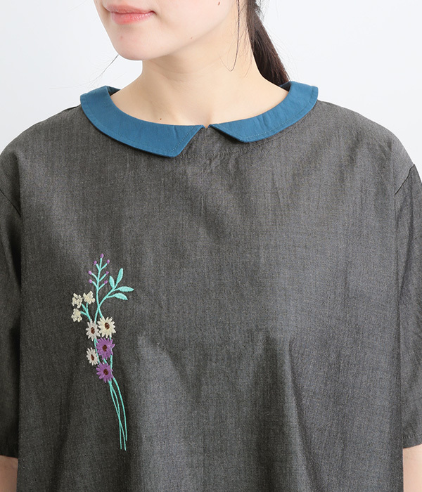 コットンシャンブレー花刺繍ブラウス(A・ホワイト)