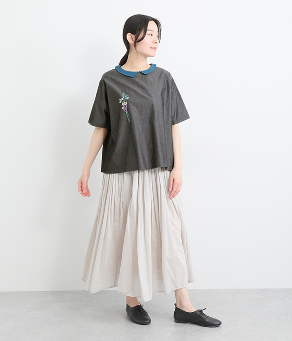 コットンシャンブレー花刺繍ブラウス(A・ホワイト)