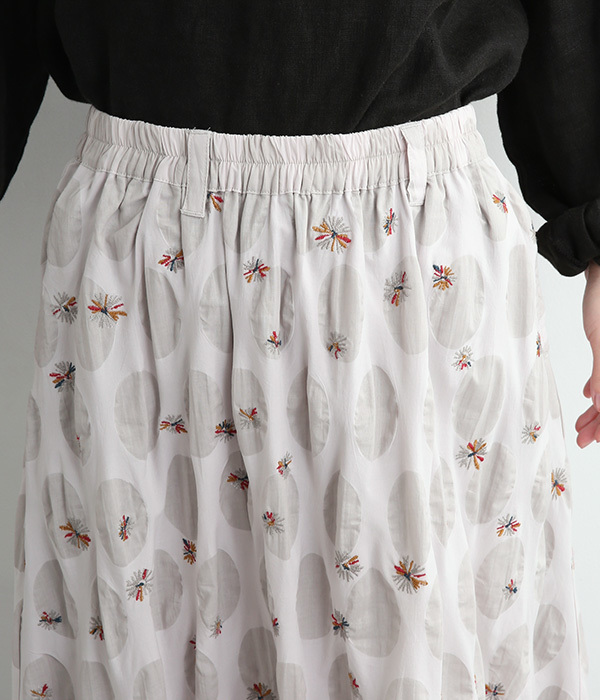 花刺繍の水玉塩縮スカート(A・グレー)