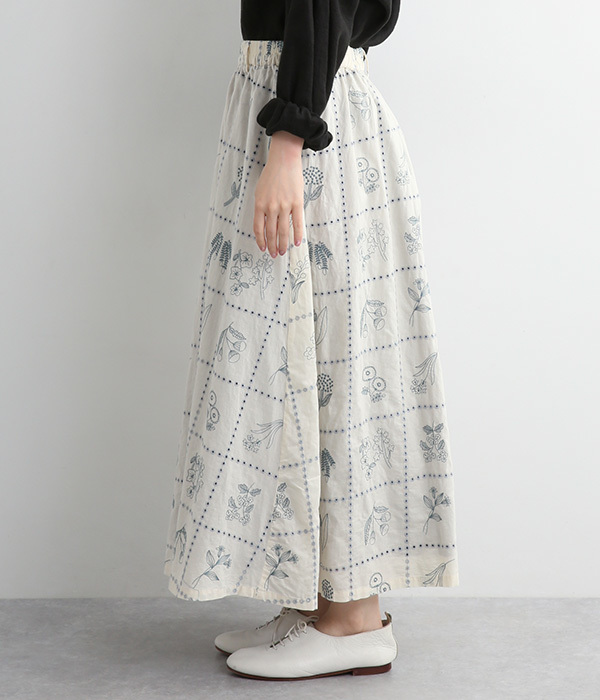 透かし花刺繍スカート(A・アイボリー)