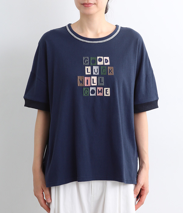 タイポグラフィーロゴ刺繍Tシャツ(B・ネイビー)