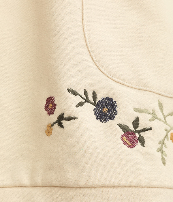 コットンツイル裏起毛花刺繍パーカ(A・ベージュ)