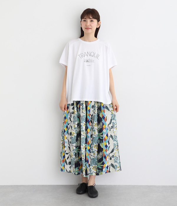 良質天竺変形ワイドロゴプリントＴシャツ　TRANQUIL(ホワイト)