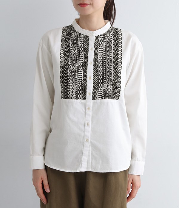 サテン刺繍　シャツ(A・ホワイト×ブラック)