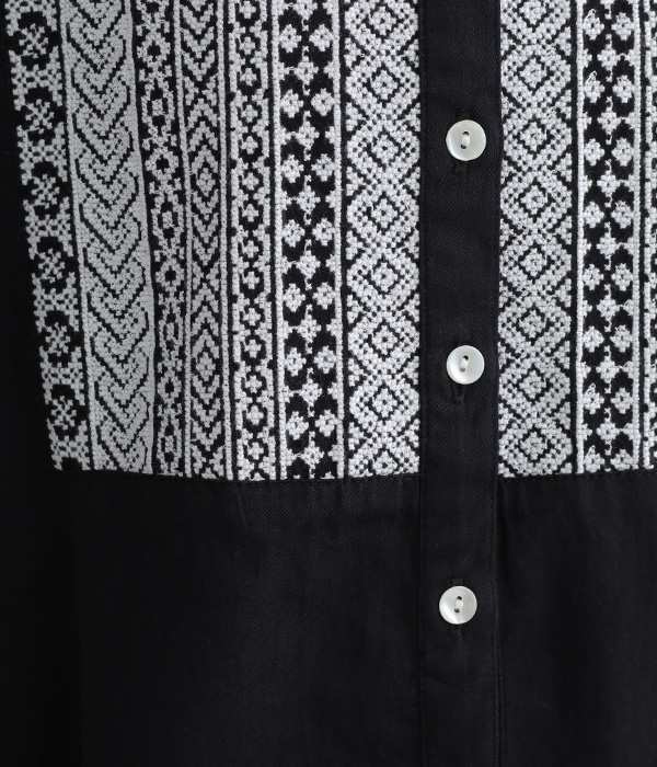 サテン刺繍　シャツ(B・ブラック×ホワイト)