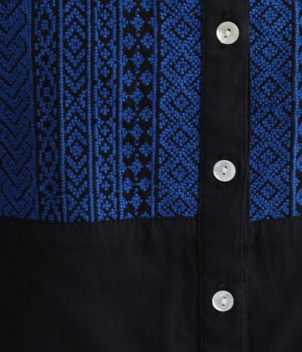 サテン刺繍　シャツ(C・ブラック×ブルー)
