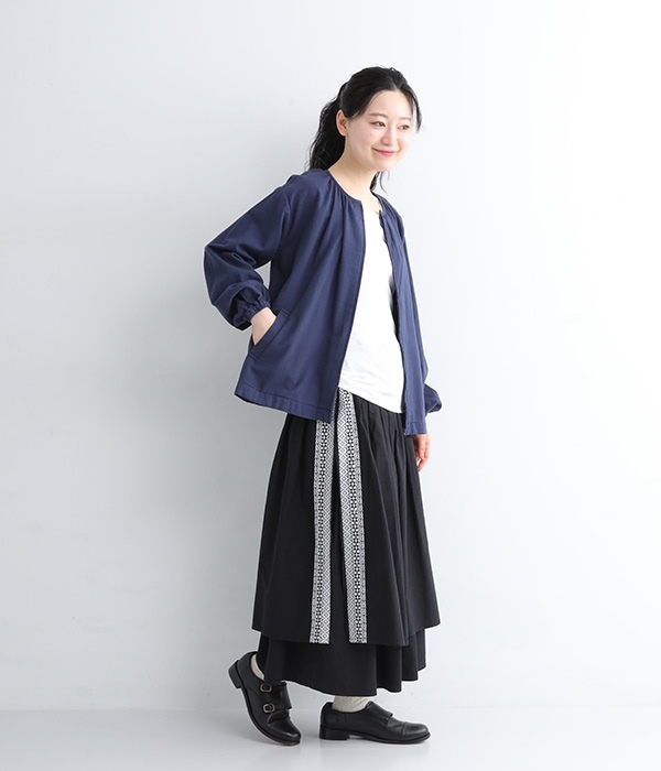 サテン刺繍　スリットスカート(A・ブラック×ホワイト)
