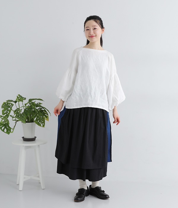 サテン刺繍　スリットスカート(B・ブラック×ブルー)