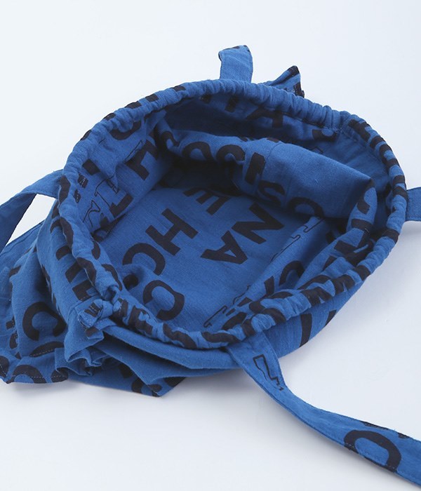 コットンリネン ロゴプリント フリル巾着(ブルー)