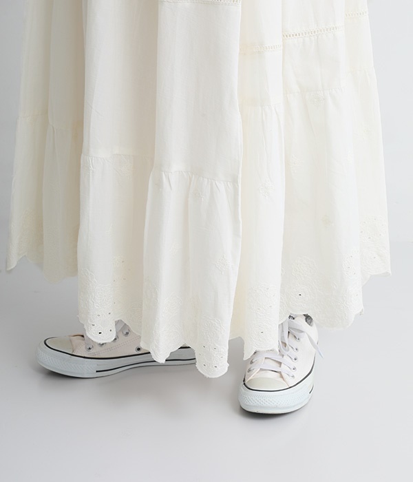 スカラップ刺繍ティアードスカート(ホワイト)