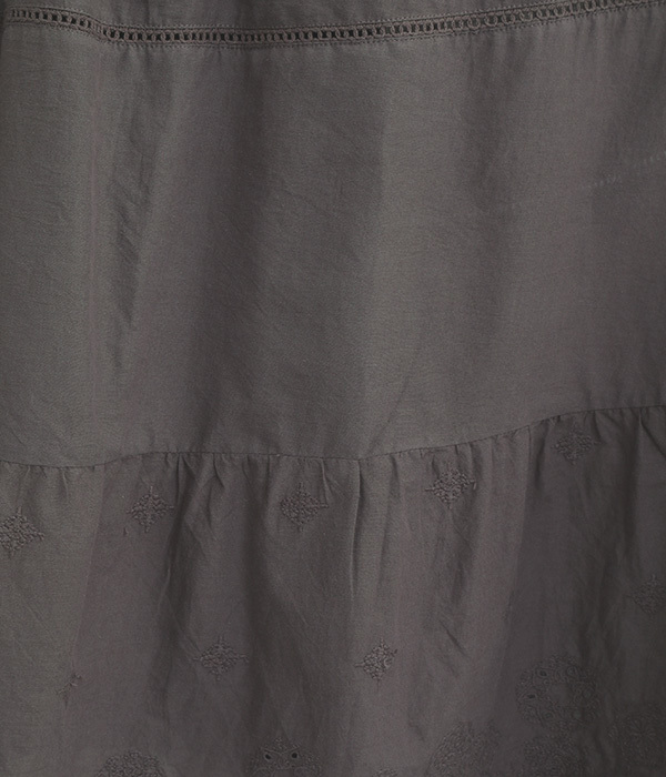 スカラップ刺繍ティアードスカート(D・チャコール)