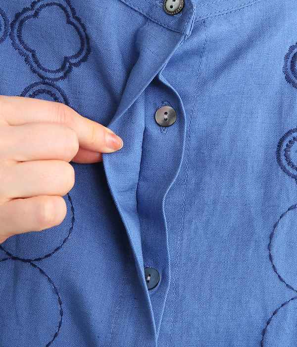リネンコットンタイル刺繍スタンドカラー前開きワンピース(A・ブルー)