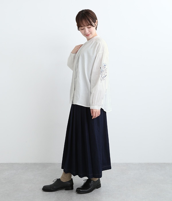 コットンリネン平織り　モチーフ刺繍シャツ(A・オフホワイト)